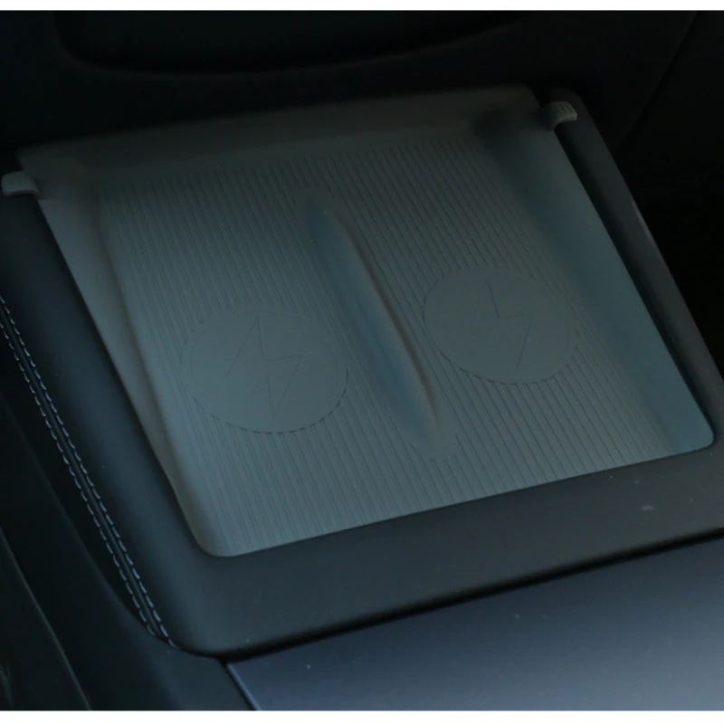 Tesla Model Y Juniper 2025 202 - Wireless Charging Pad incelemesi ve fiyatı